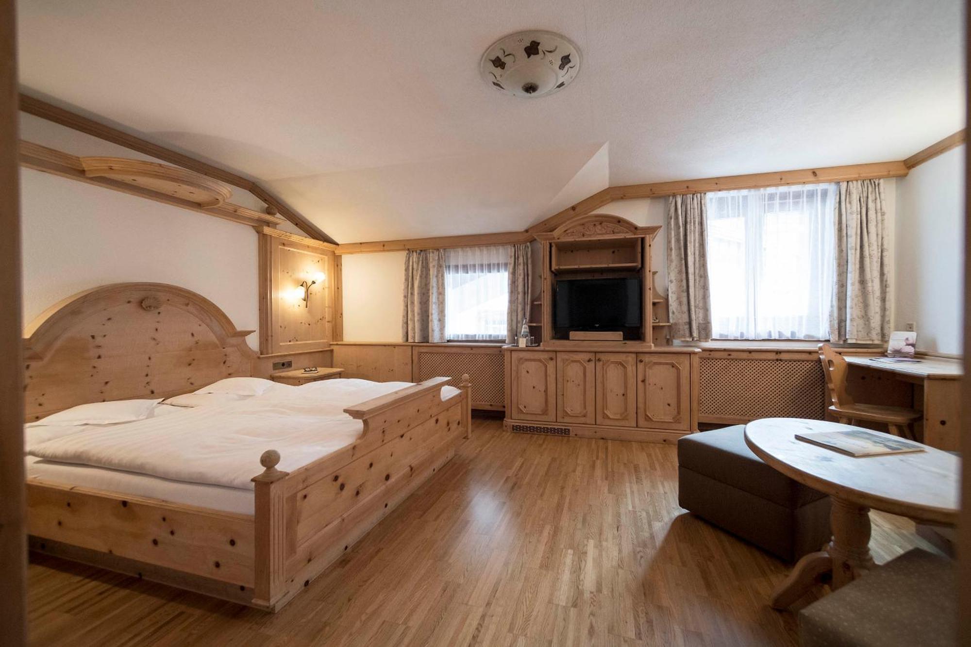 Posta Zirm Hotel Corvara Exteriér fotografie