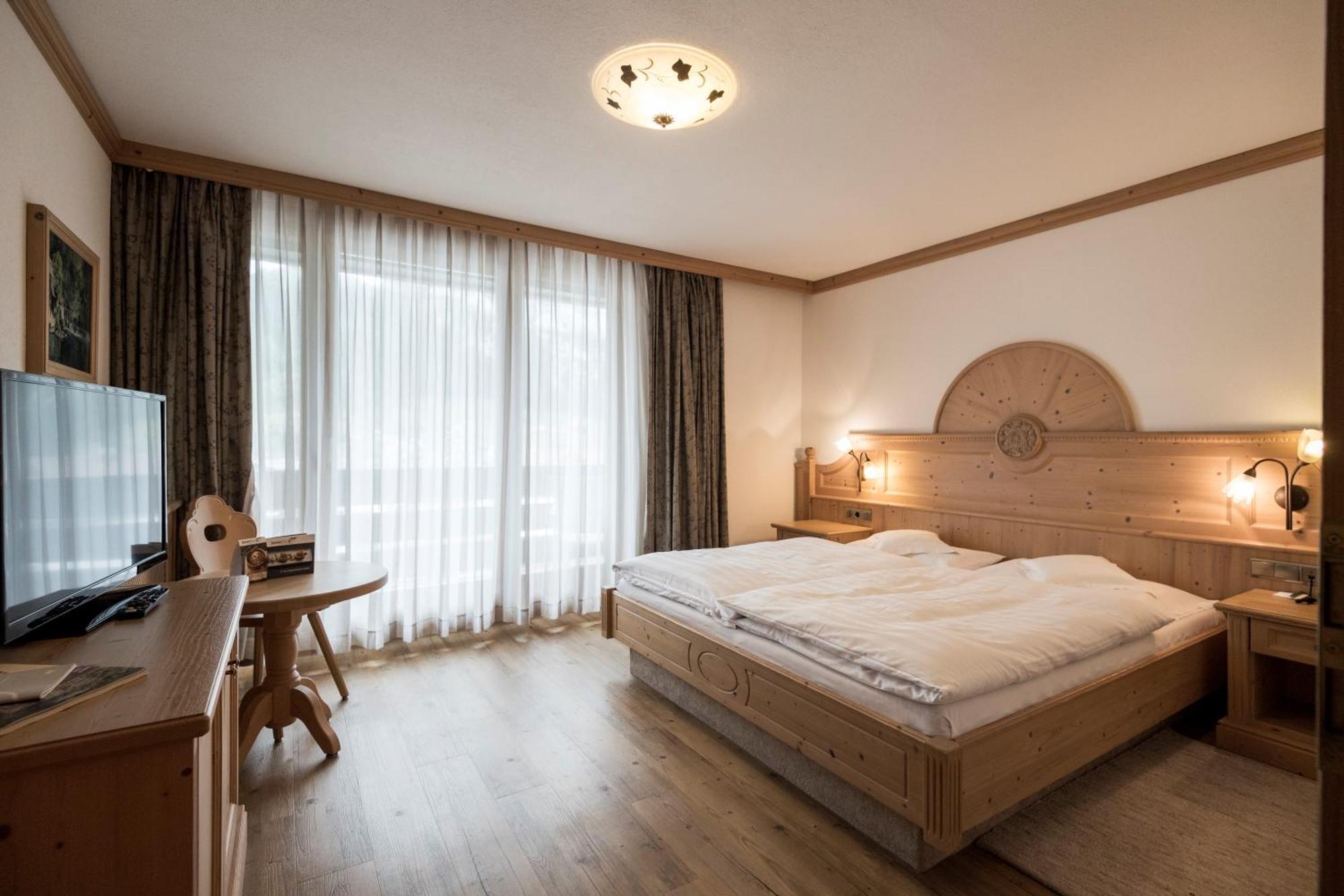 Posta Zirm Hotel Corvara Exteriér fotografie